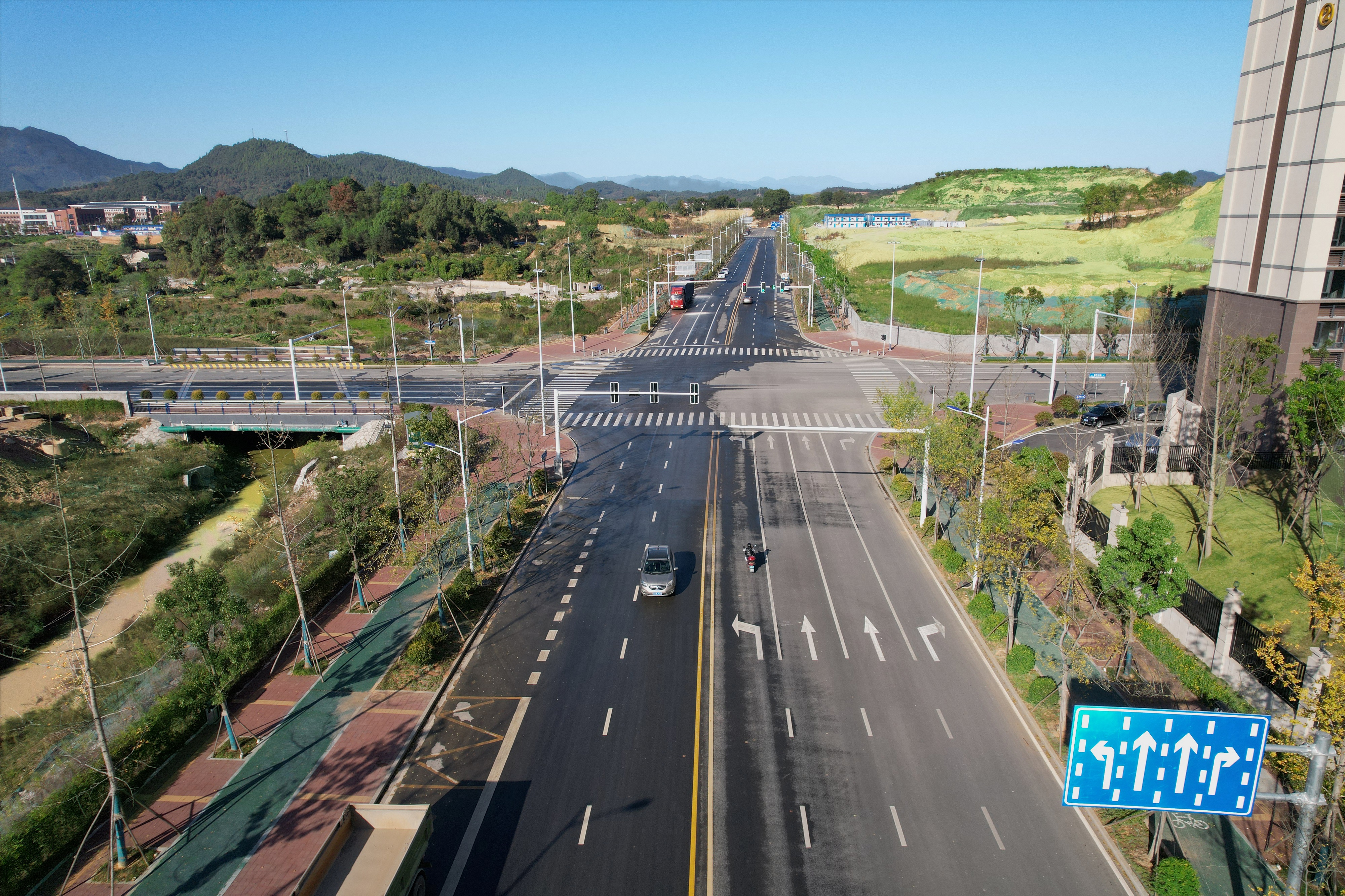 燎原路 榮獲“省優(yōu)質(zhì)工程獎(jiǎng)”